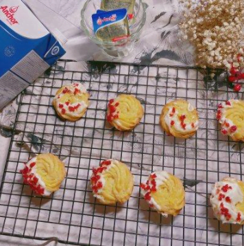 超級香酥的黃油曲奇，做起來很簡單，烘焙小白一做就會